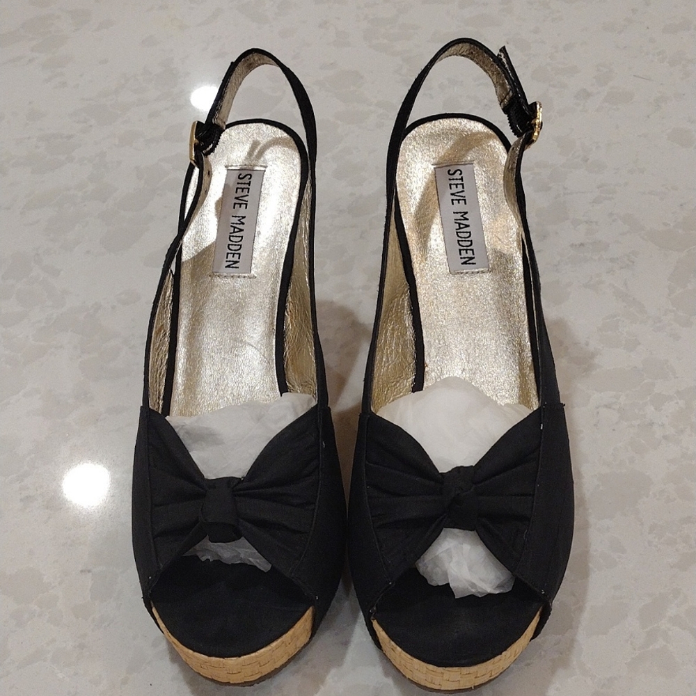 Steve Madden. Cerona Black Wedge. Size 8M. Like New.